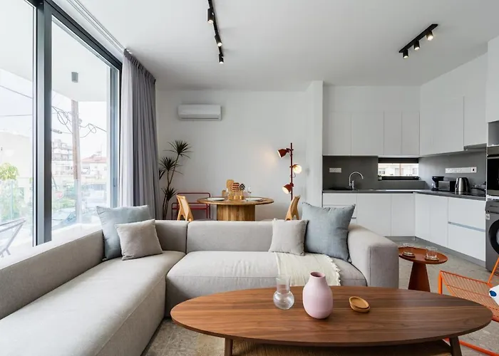 Solara - Stylish Balcony In *