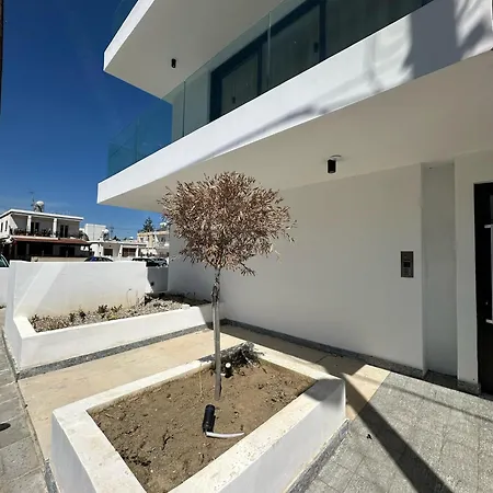 Solara - Stylish Balcony In Lejlighed Larnaca