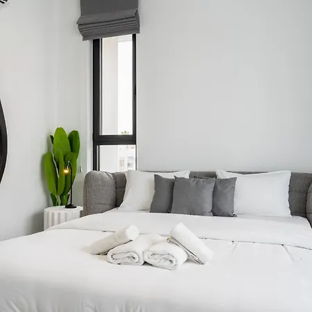 Solara - Stylish Balcony In Larnaca