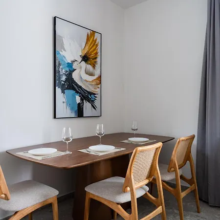 Solara - Stylish Balcony In Lejlighed