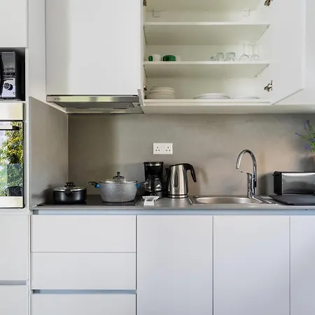 Solara - Stylish Balcony In Lejlighed