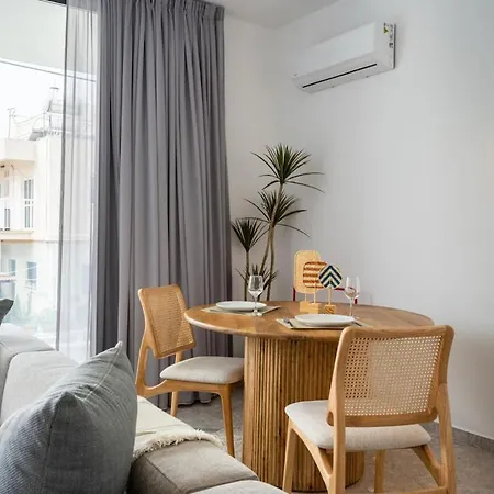 Lägenhet Solara - Stylish Balcony In Larnaca