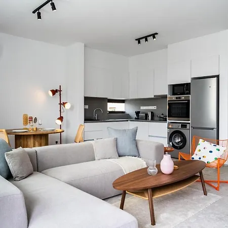 Solara - Stylish Balcony In * Larnaca