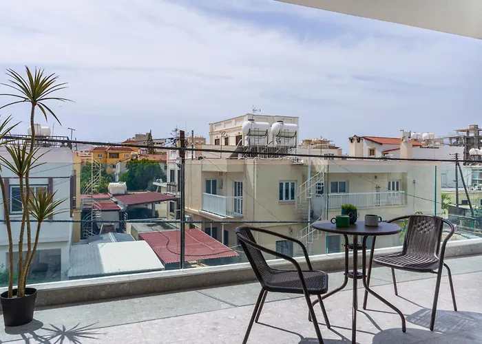 Solara - Stylish Balcony In Daire Larnaca