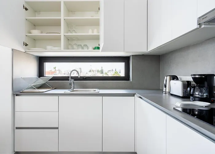 Solara - Stylish Balcony In アパート *