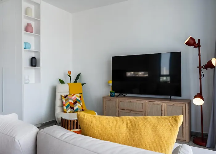 アパート Solara - Stylish Balcony In ラルナカ