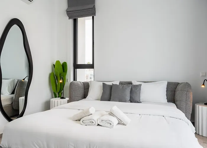 Solara - Stylish Balcony In ラルナカ