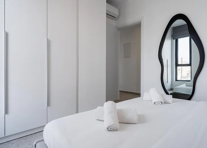 Solara - Stylish Balcony In アパート ラルナカ