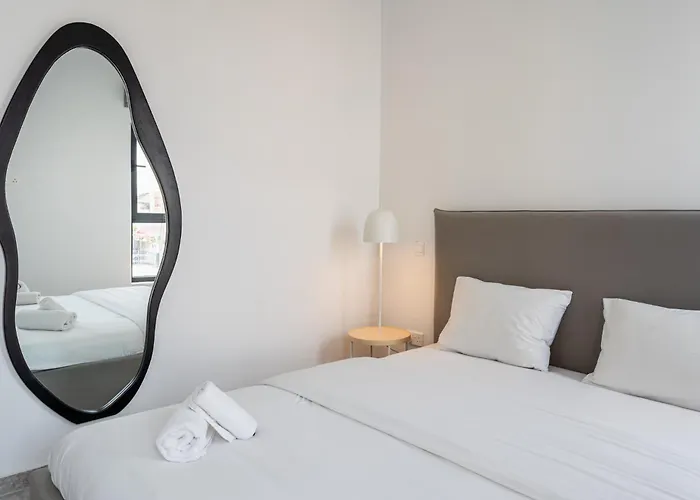 Solara - Stylish Balcony In ラルナカ