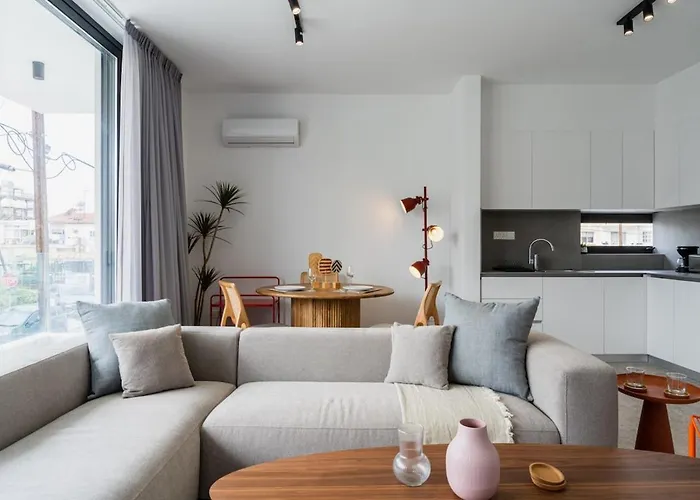 Solara - Stylish Balcony In アパート *