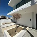 Solara - Stylish Balcony In Apartament Larnaca
